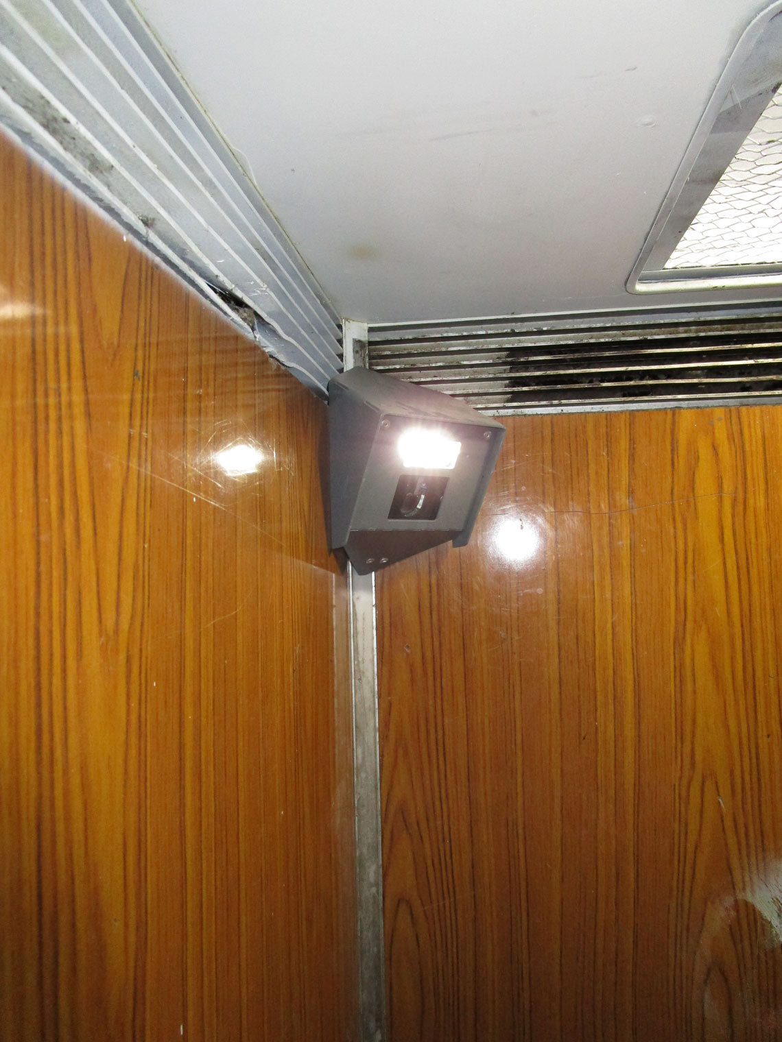 Вандалозащищённая камера для лифта